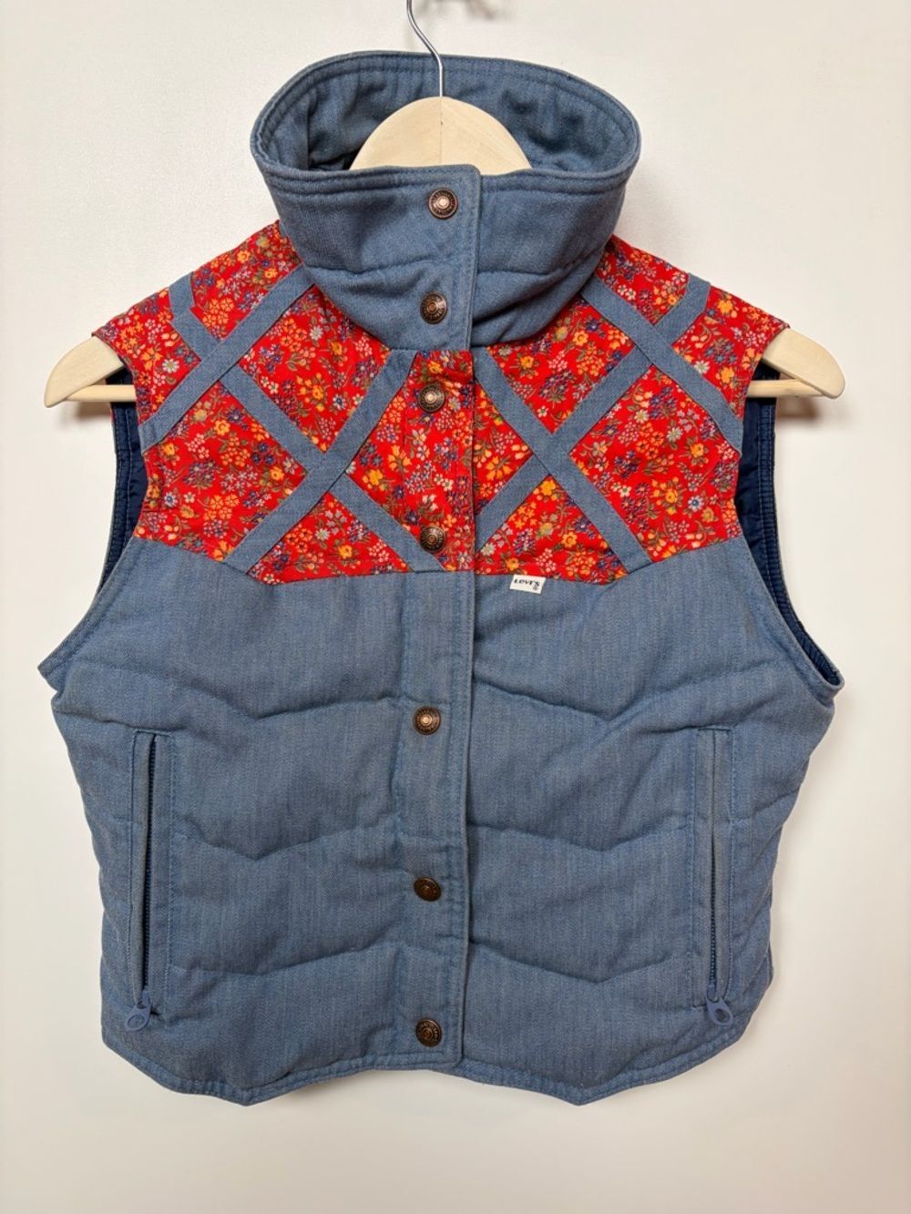 1970s Levi’s Rare Denim And Floral Down Filled Vest Modern Size XS